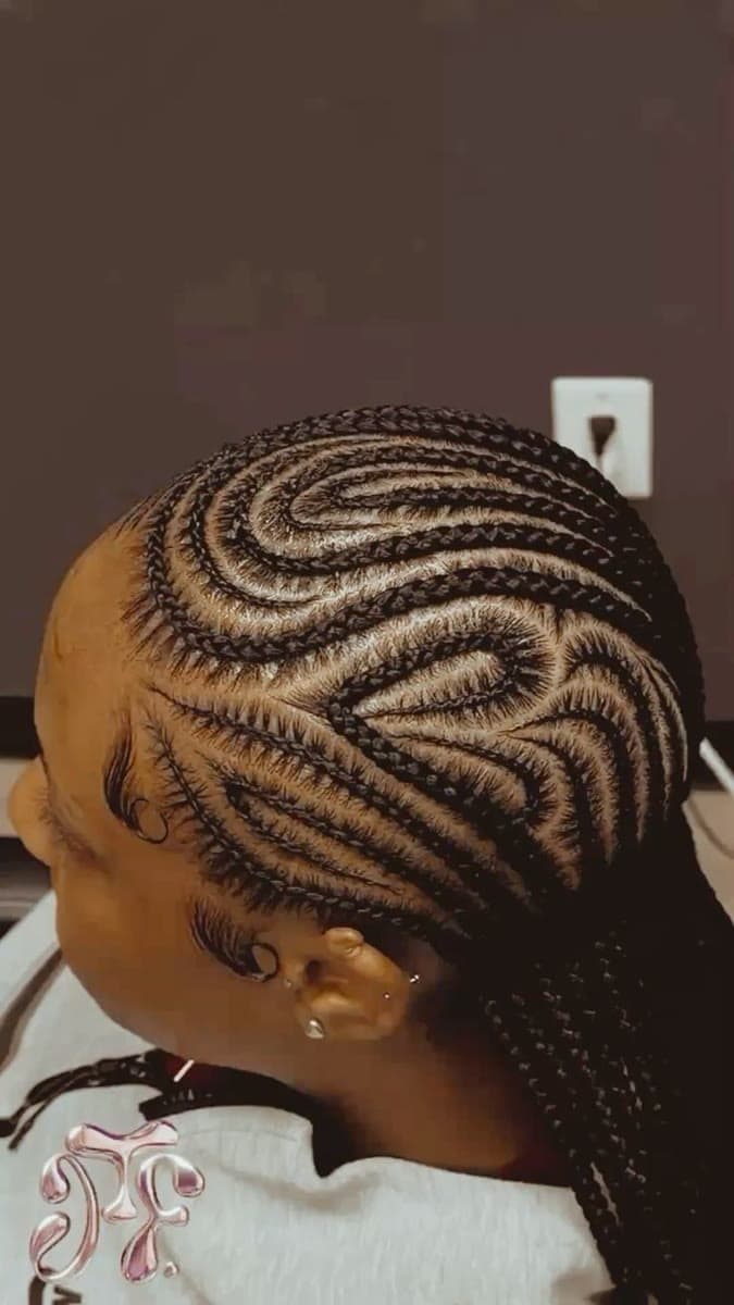 Swirl Cornrows Close-Up — Cornrows & feed-in braids at Qasr Alshar Salon, Dubai — crisp, precise lines near Union Metro, Deira.