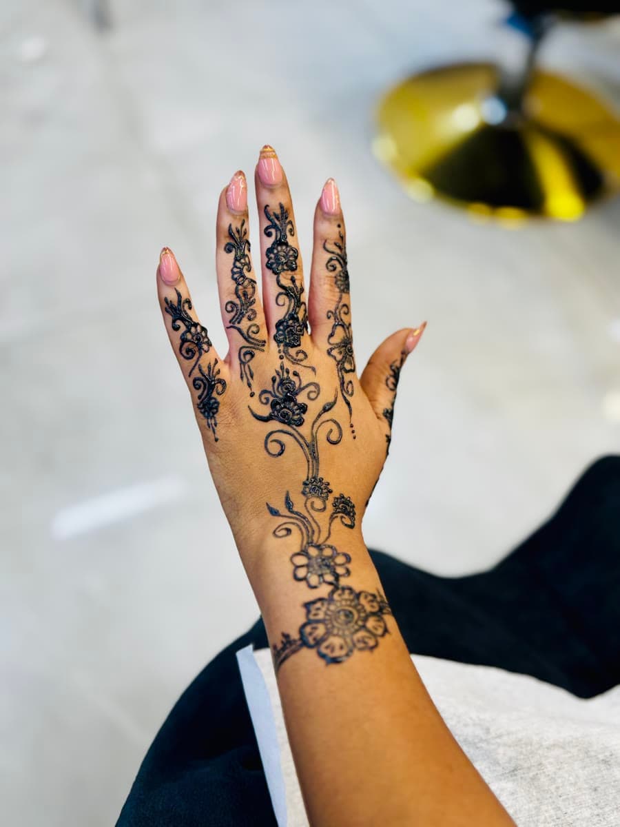 Intricate Hand Mehndi — Natural bridal & traditional henna (mehndi) artistry by Qasr Alshar, Dubai — near Union Metro, Deira.