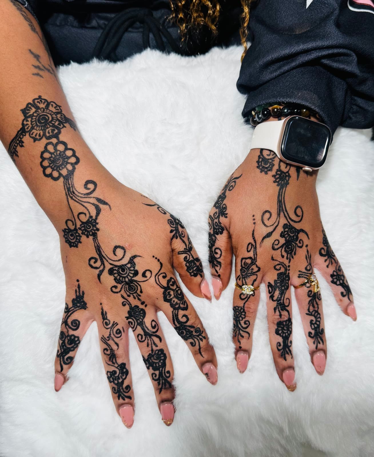 Floral Henna at Qasr Alshar Salon Dubai